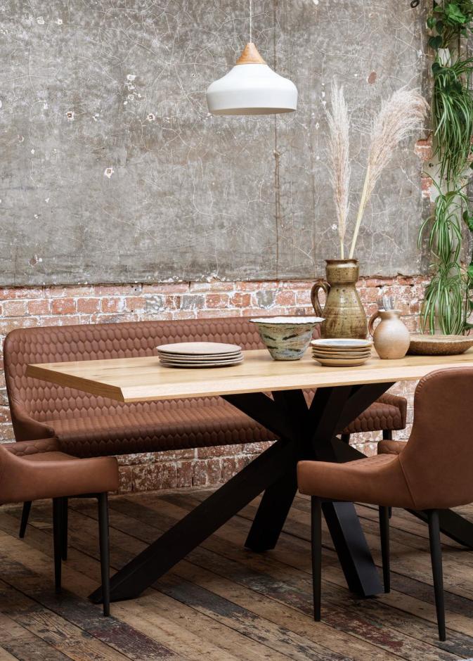 يتصدر الجلد صيحات موضة ديكورات هذا الشتاء