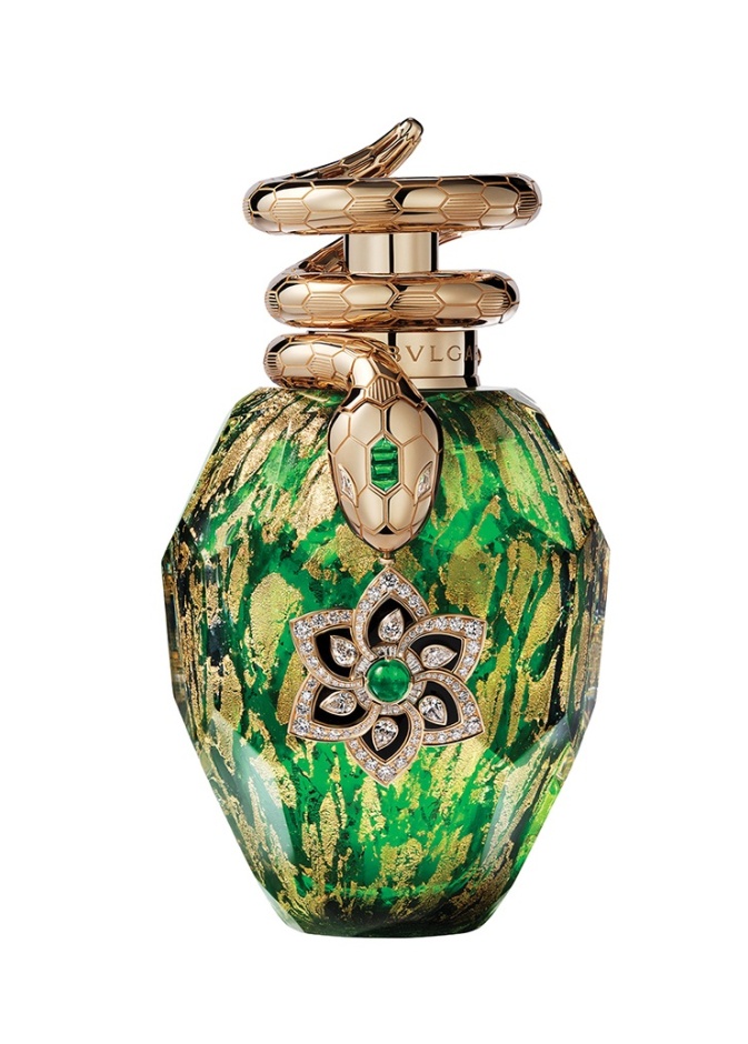  فخامة متعددة الحواس A SYMPHONY OF LIGHT, SCENT AND EMOTION