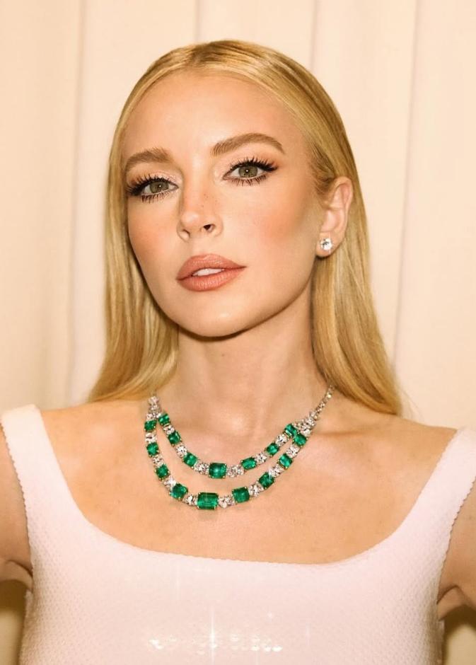  إطلالة Lindsay Lohan برسمات المكياج المشمشي- الصورة من حساب Rob Zangardi على انستغرام