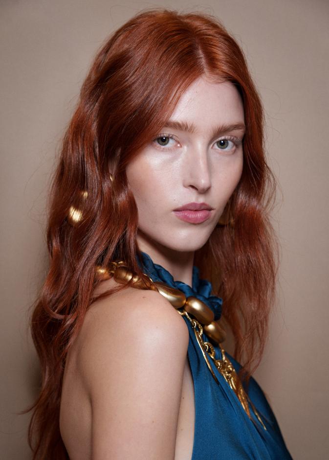 ألوان الشعر الاحمر الداكن من دار Zimmermann