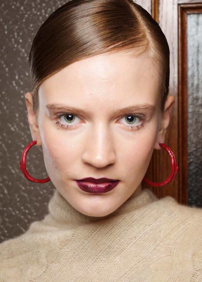  ألوان الشفاه المخملية بتدرجات حمراء وأومبريه من دار Sarawong