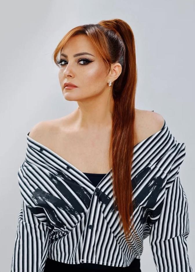  الفنانة بشرى