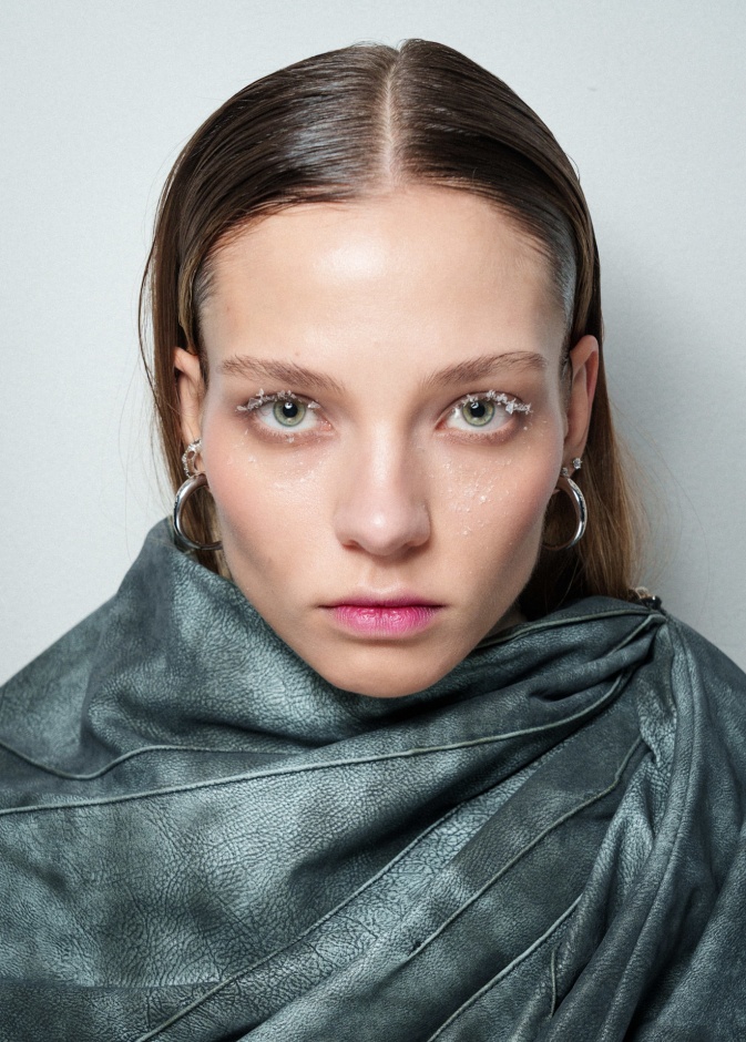 صيحات الرموش الطويلة والبيضاء من دار Weinsanto