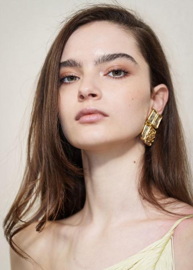 عارضة دار Elie Saab  بمكياج ربيع صيف 2026 2