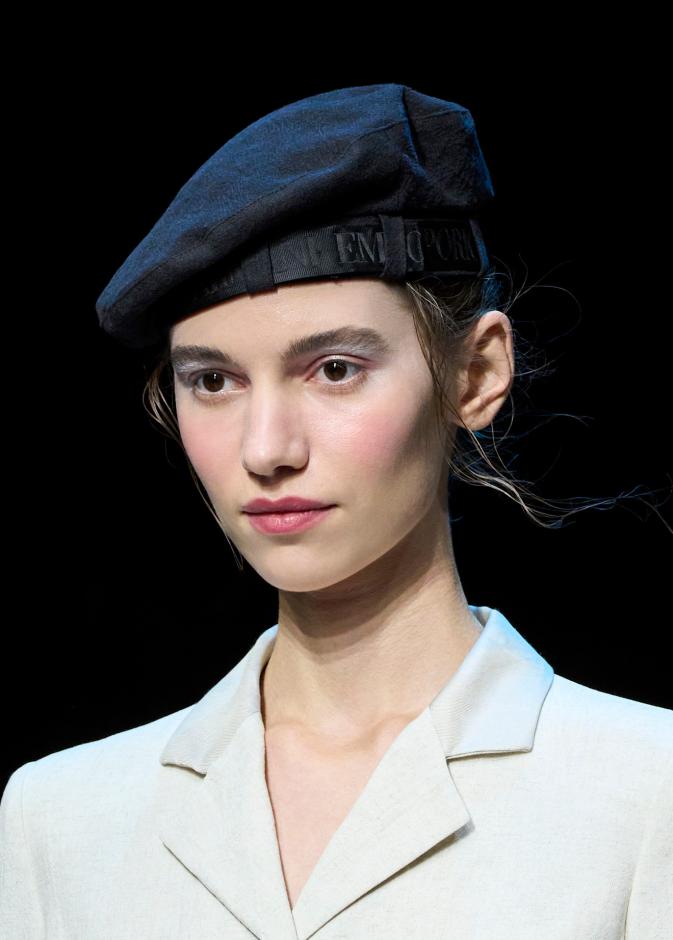 عارضة Emporio Armani