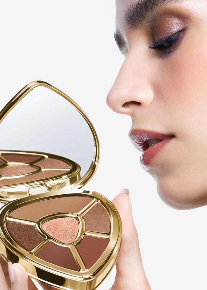 لوحة ظلال العيون EVER ICON – تدوم لمدة 10 ساعات وتمنح إطلالات بنهايات متعددة تناسب النهار والمساء من علامة Dolce&Gabbana