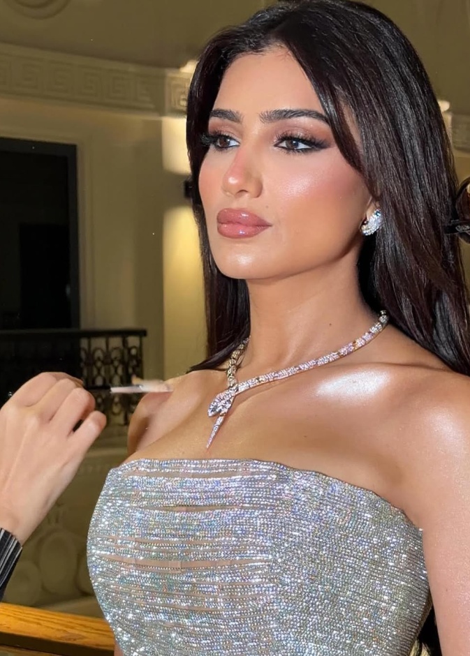 مي عمر صورة من انستغرام خبيرة التجميل خلود بكر