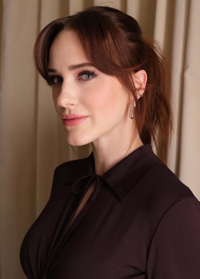 Rachel Brosnahan - صورة من انستغرام Owen Gould