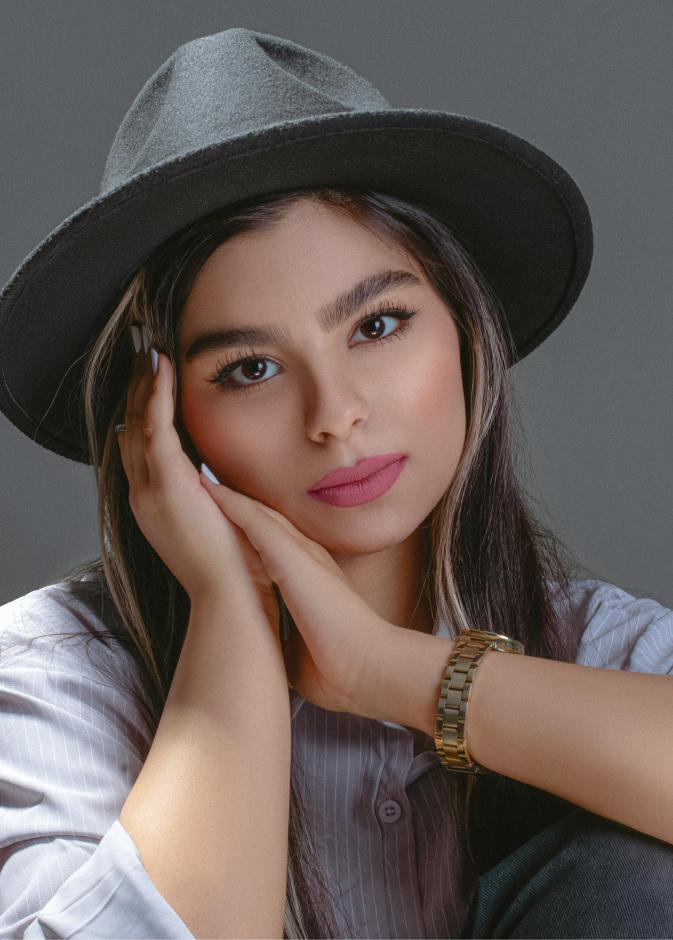 فوائد وسادة الحرير وكيف تقلل التجاعيد أثناء النوم