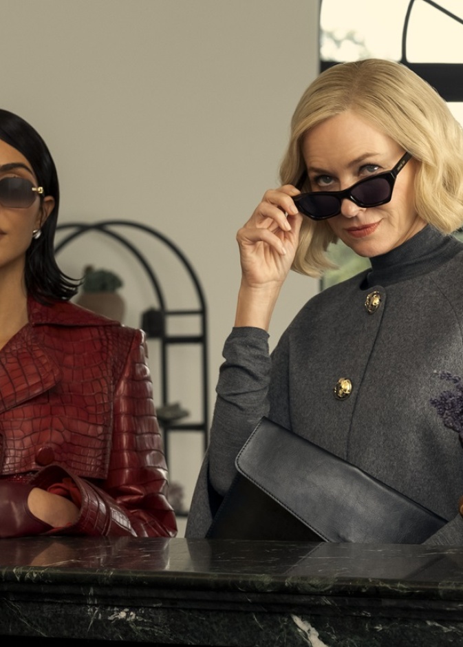 كيم كارداشيان وناعومي واتس من مسلسل All's Fair 