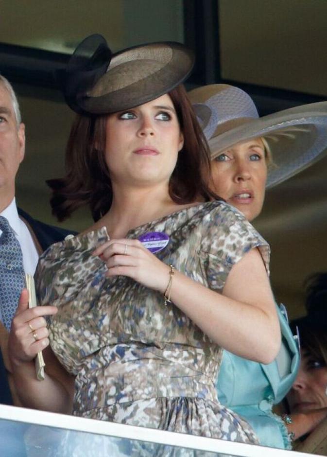 صور محرجة تنغص احتفالات أعياد الميلاد الملكية في ساندرينغهام