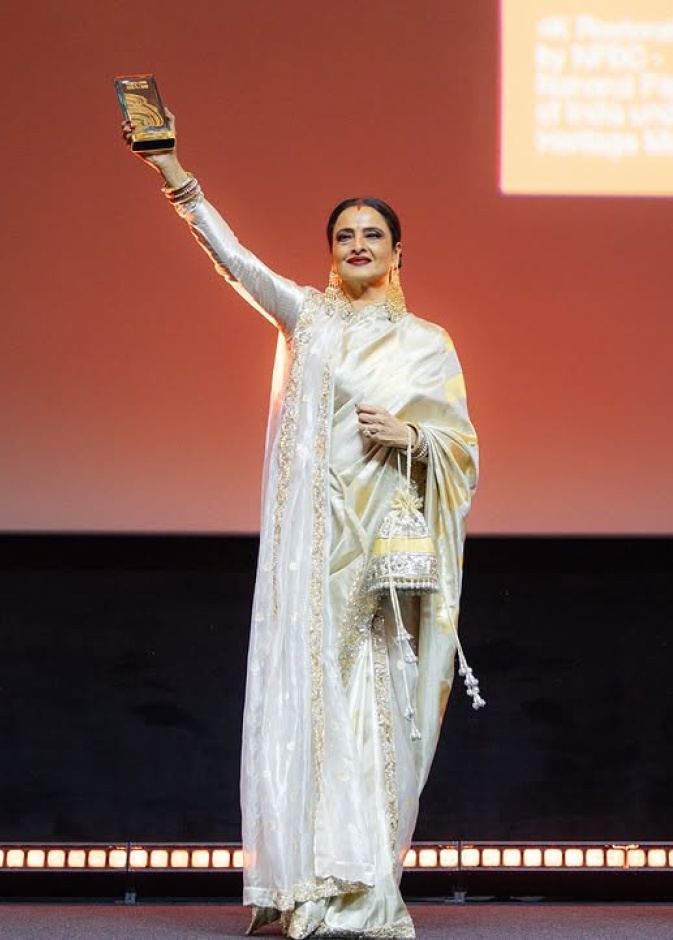 النجمة الهندية ريخا