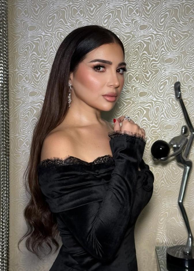 مي عز الدين بإطلالة "العروس" المتجددة