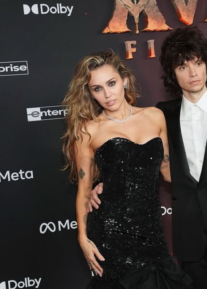 مايلي سايرس وخطيبها