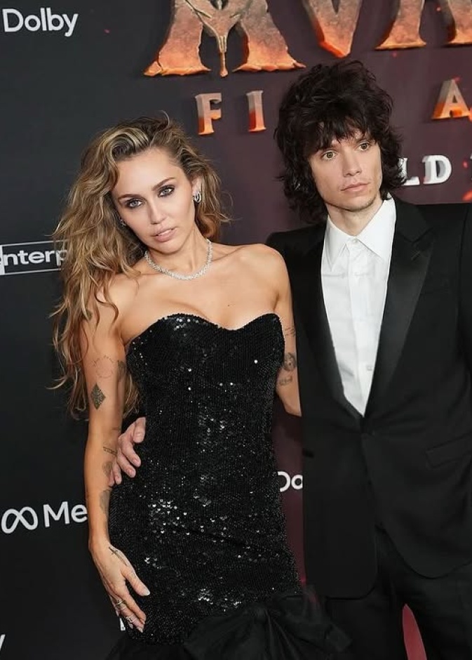 مايلي سايرس وخطيبها