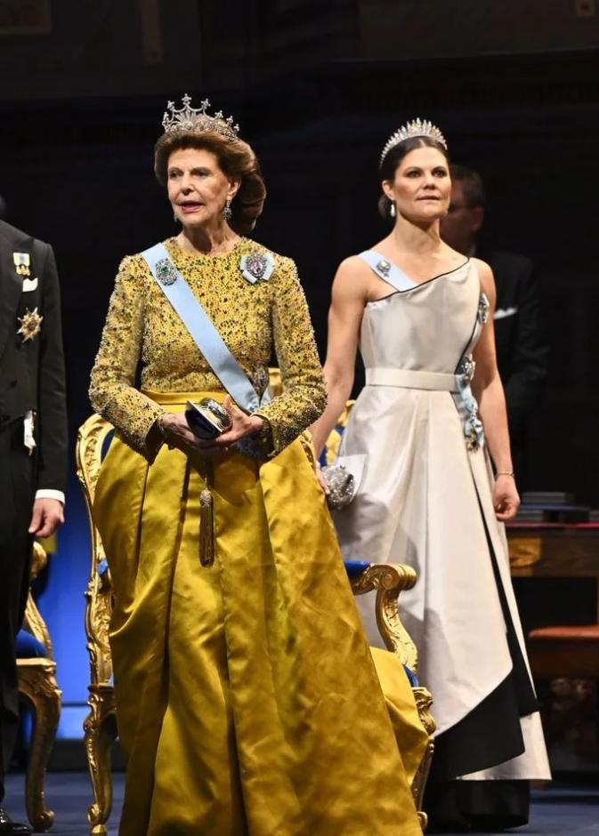 تألق للأميرة فيكتوريا والأميرة مادلين 