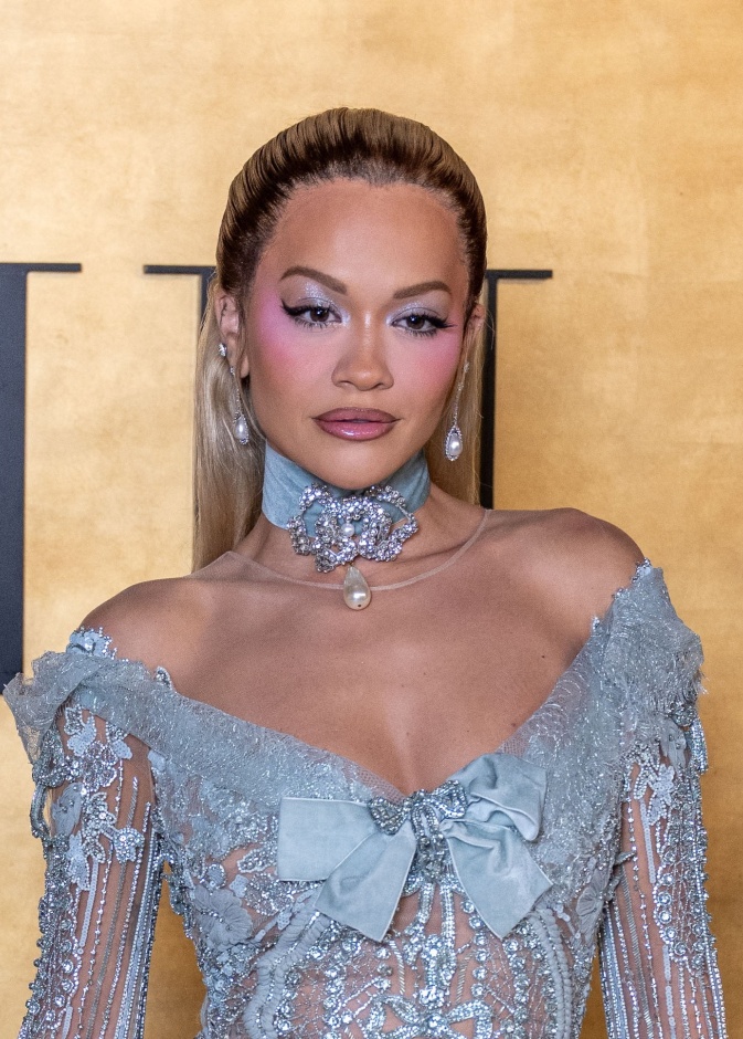 من اللمعان الجريء إلى الكلاسيكية الناعمة… هكذا تألقت النجمات العالميات في احتفالية "المرأة في السينما" 