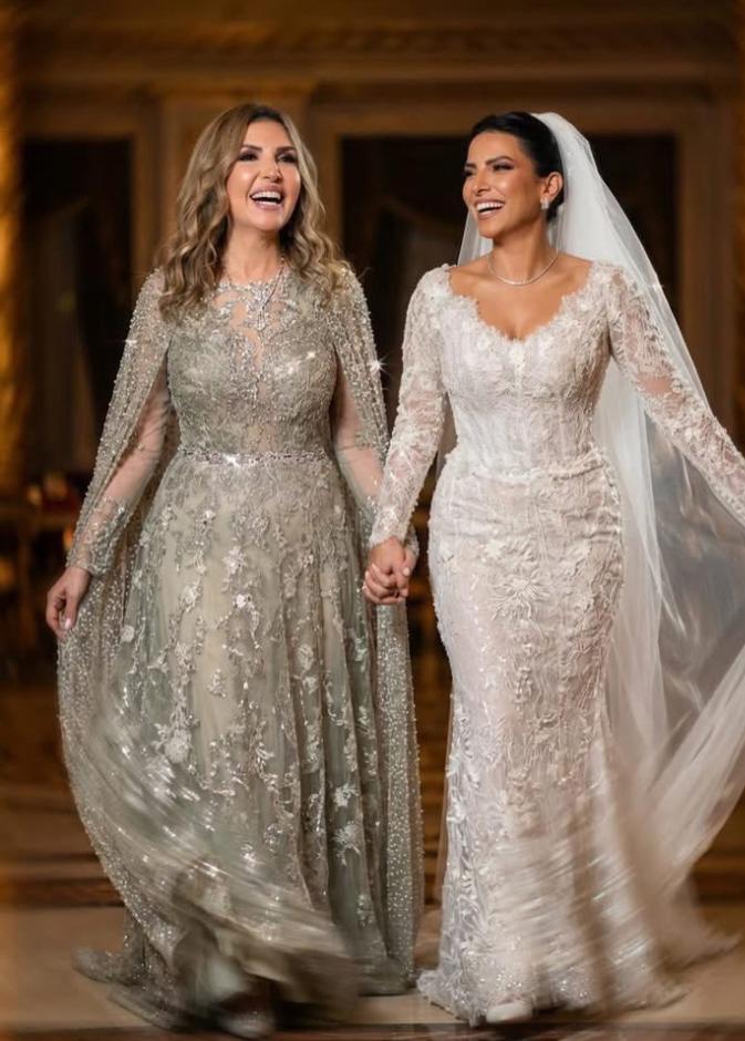 أناقة الفنانة نادية مصطفى تلفت الأنظار في الزفاف