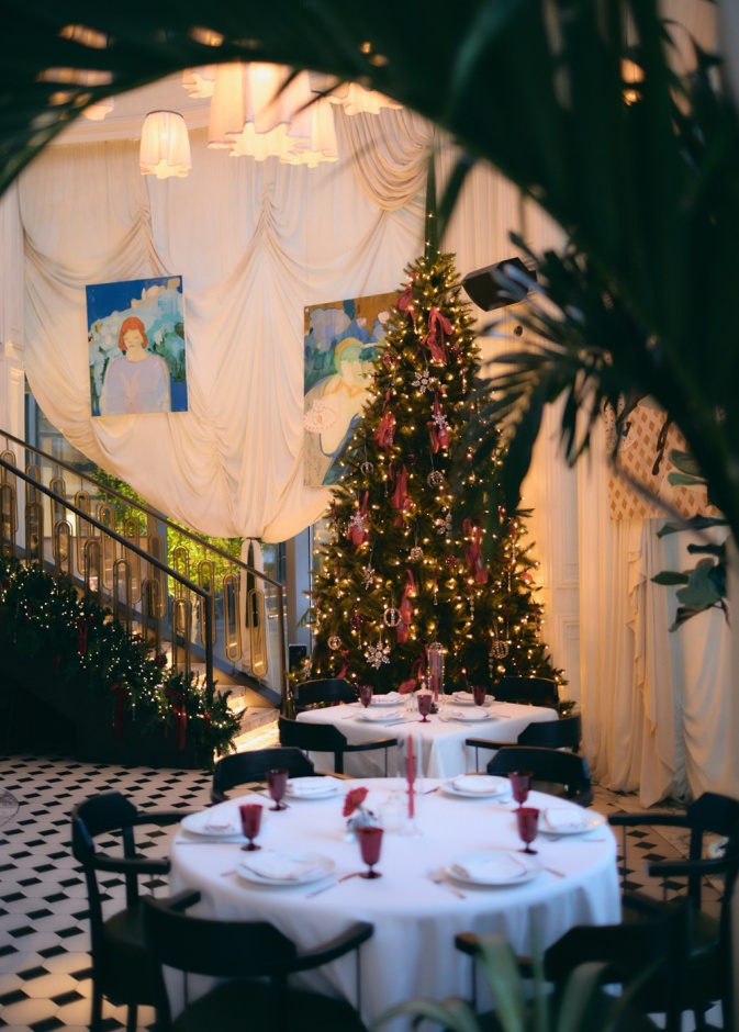 أجواء احتفالية وقوائم طعام مميزة للميلاد في مطعمَي ألبا وبيسو في ساحة دبي أوبرا بلازا