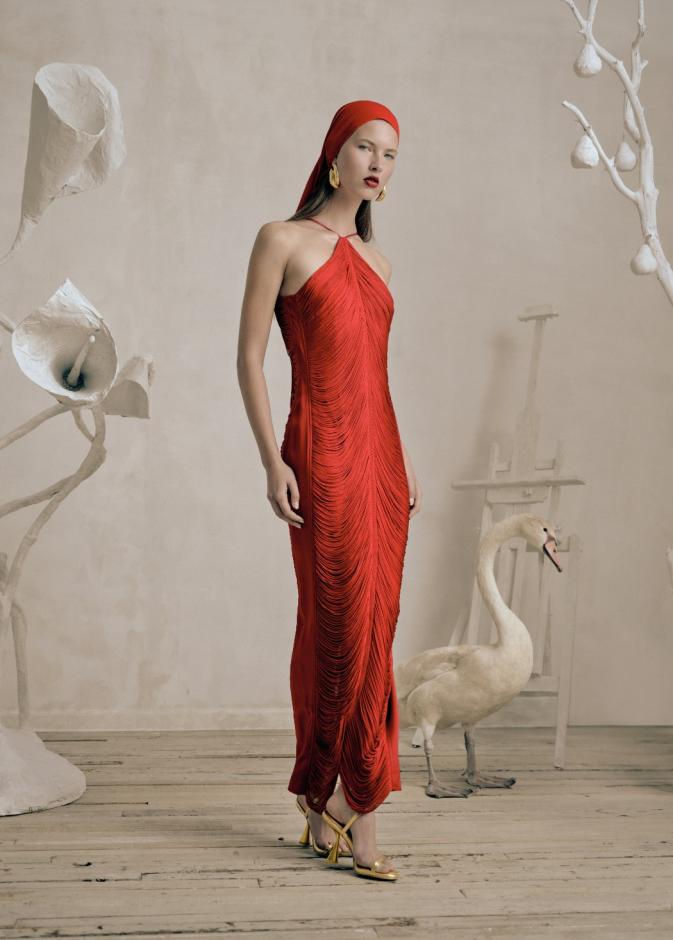 إطلالة بالأحمر من مجموعة الأعياد الخاصة بـ Cult Gaia