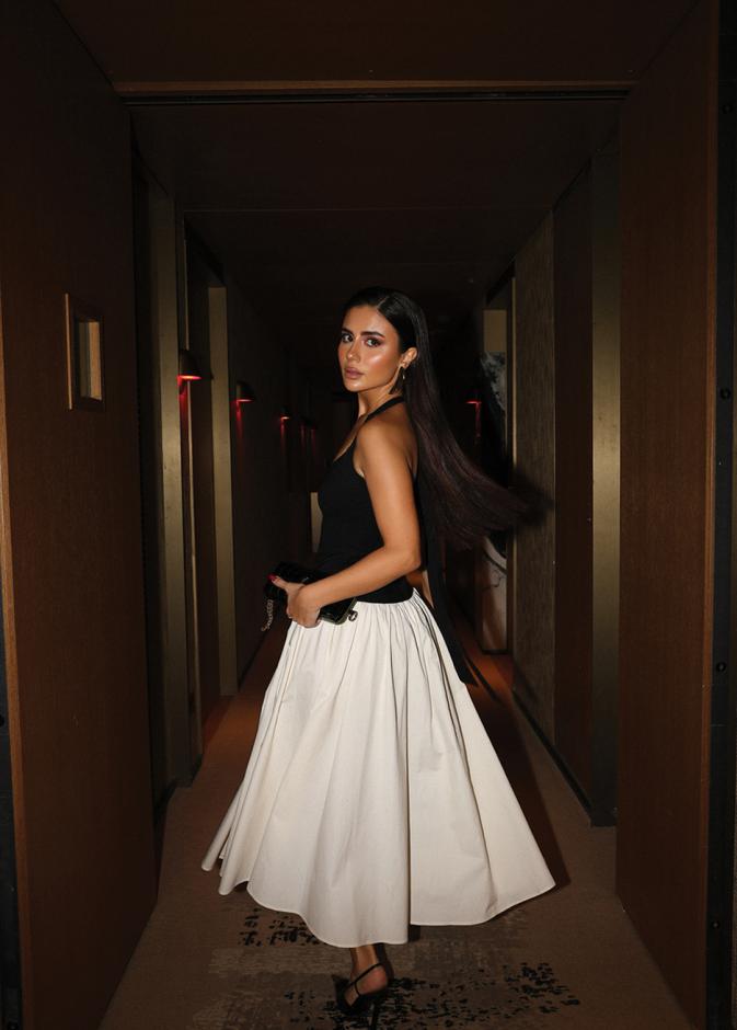 "هي" تسأل وتفتح النقاش مع مؤثرات ومبدعات وملهمات: ما الذي تعنيه الفخامة للنساء اليوم؟ 