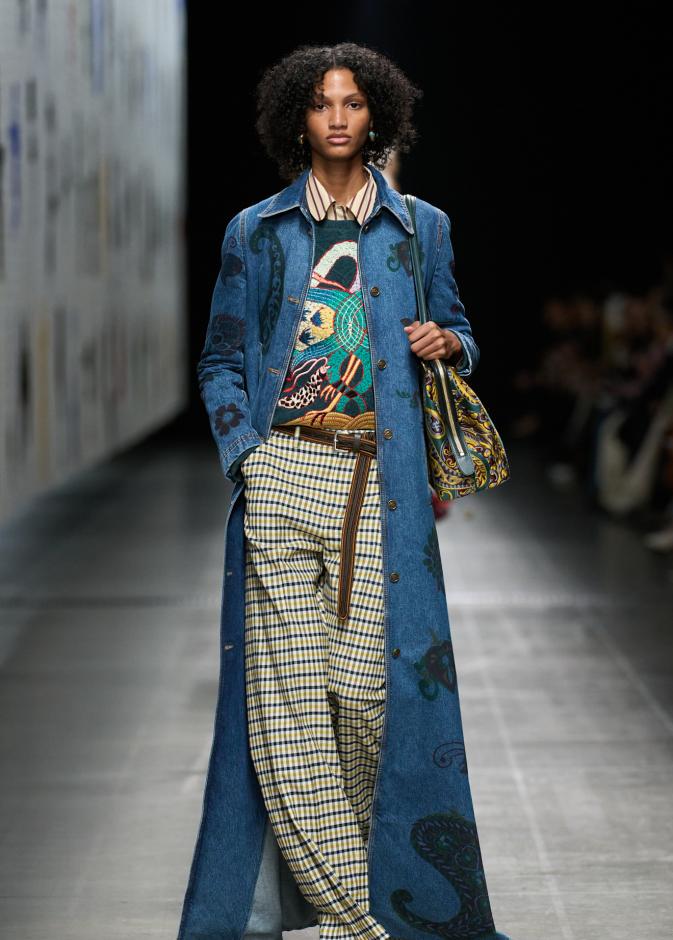 إطلالة من Etro