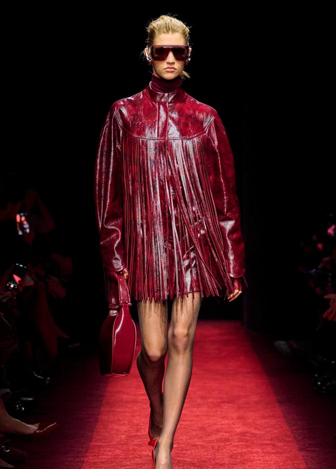 موضة اللون الأحمر ثورة في عالم الموضة لاحتفالات نهاية العام