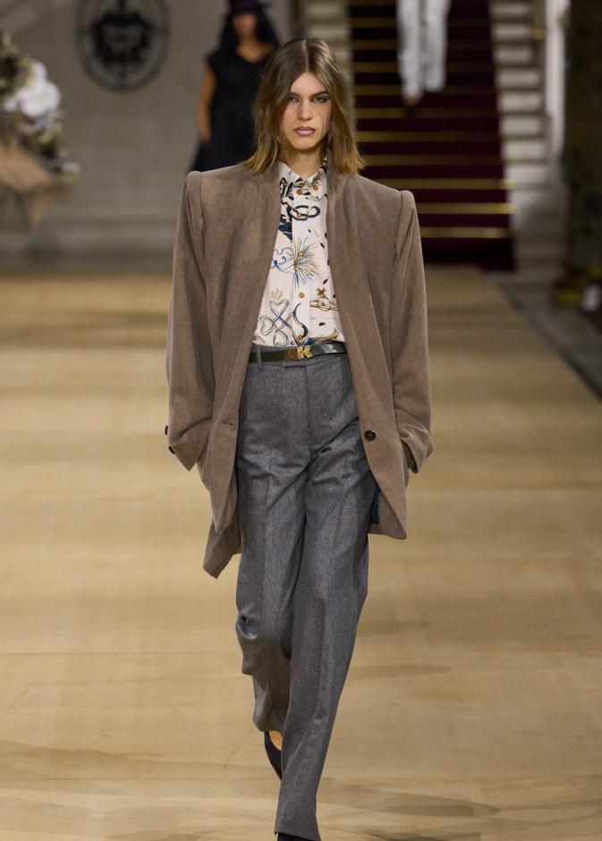 موضة التوبات المزخرفة تجعل أناقتك محطّ أنظار الجميع هذا الشتاء