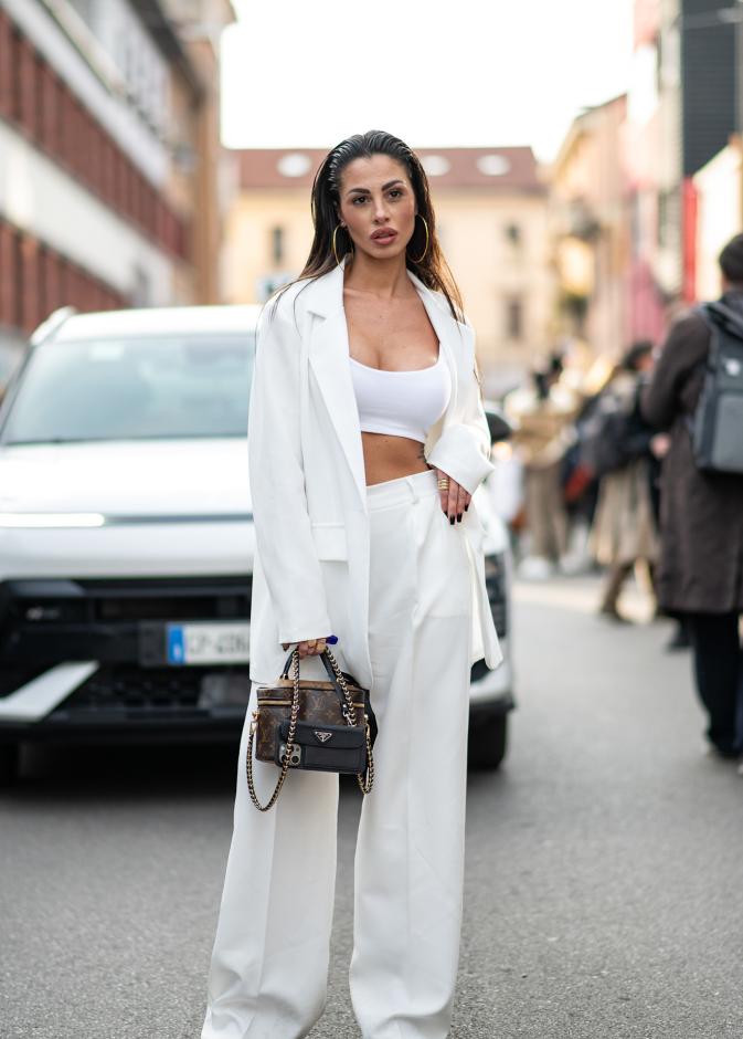 تنسيق السروال الأبيض بأسلوب Street style