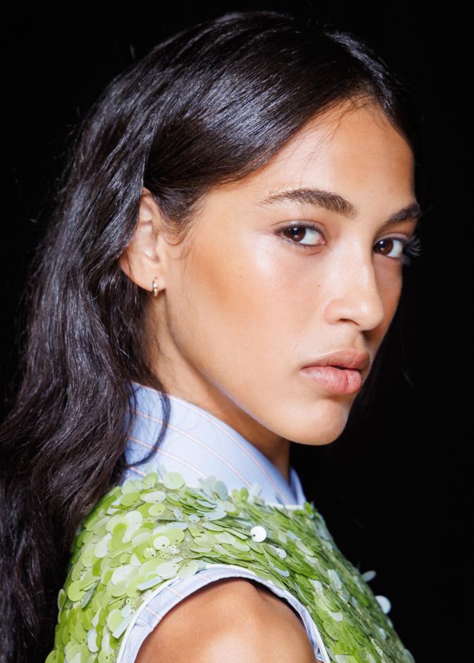 أفضل عطور شرقية لسهرة رأس السنة… عطر يسبقكِ ويترك أثراً