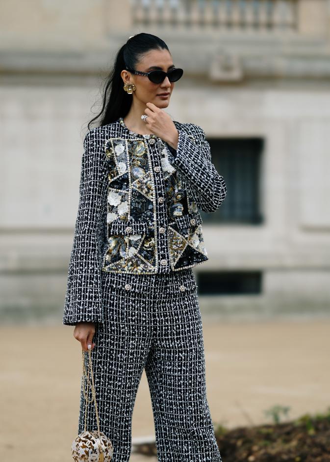 إطلالة بالأبيض والأسود من Street style