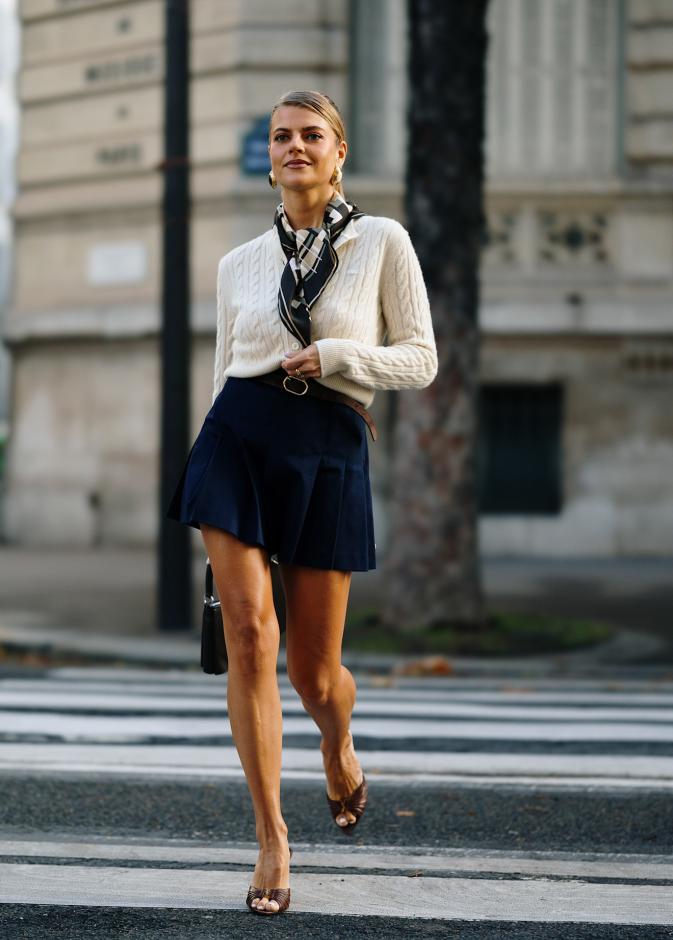 الوشاح يعود بقوة في شتاء 2026