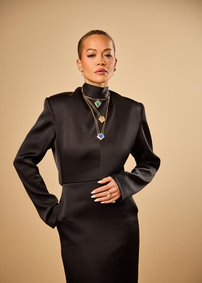 تألق Rita Ora بمجوهرات Charmaleena 