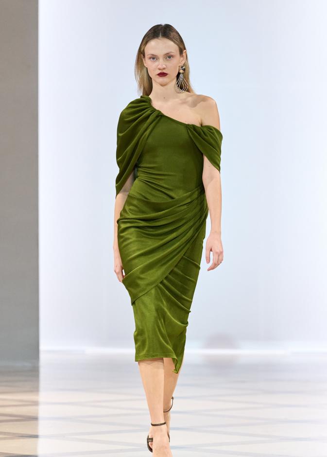 موضة الفساتين المخملية في سهرات رأس السنة