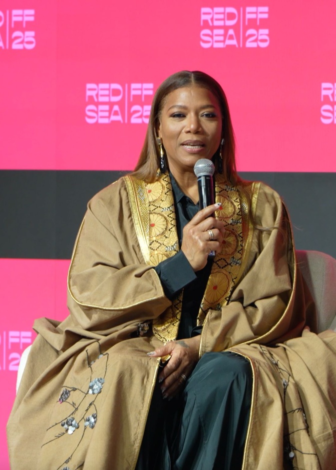 كوين لطيفة بإطلالة مستوحاة من البشت في افتتاح جلسات مهرجان البحر الأحمر السينمائي بجدة 2025