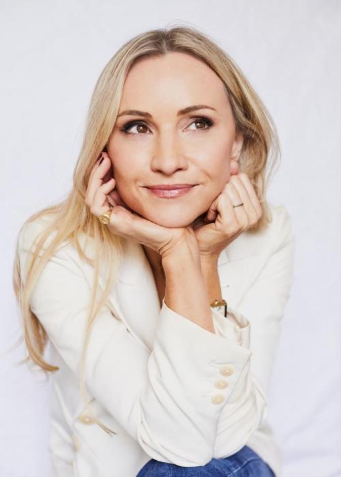 كيرستن كاريول تكشف سرّ اللانولين «المرطب الأقوى» للشفاه والبشرة للجمال العصري