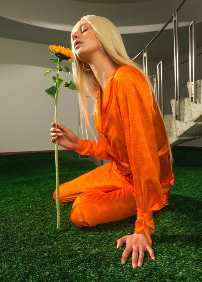 خاص ل"هي": المصممة السعودية سارة الحمدان تعيد صياغة رؤية الأناقة البسيطة عبر العلامة Mood of Thought