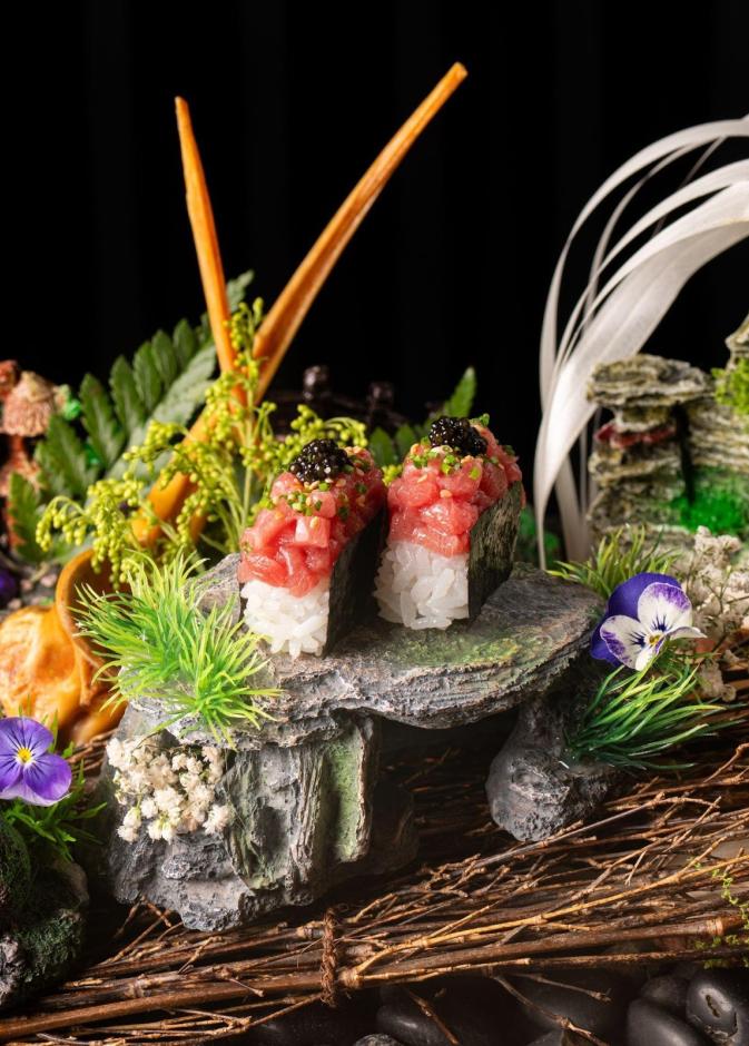 "كورو"… أجمل الأطباق اليابانية بلمسة سعودية معاصرة في قلب الرياض 