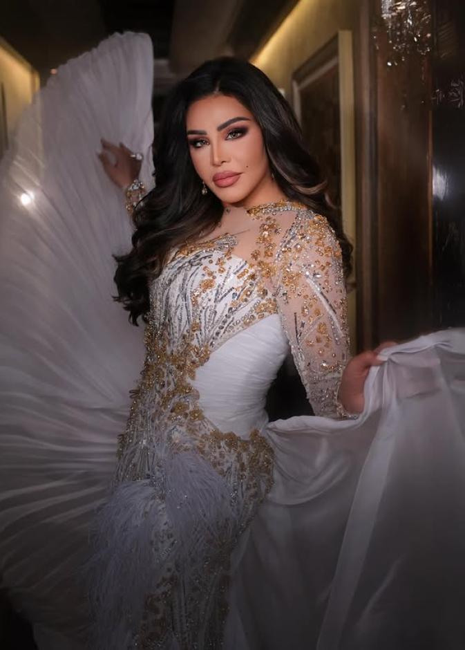 مكياج وتسريحات شعر النجمة الإماراتية أحلام في حصاد 2025