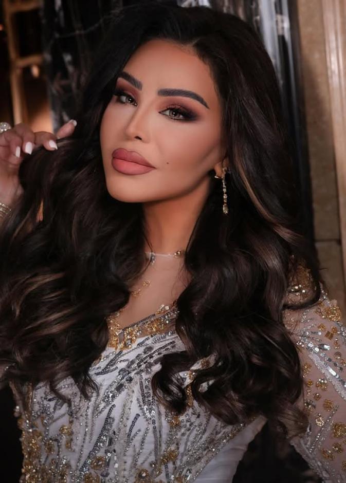 مكياج وتسريحات شعر النجمة الإماراتية أحلام في حصاد 2025