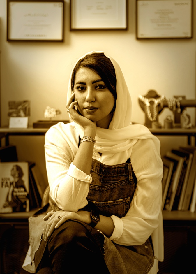 الفخامة كما تصوغها الأيدي... صاغة مجوهرات سعوديون ينسجون بالفكر واليد ملامح فخامة جديدة