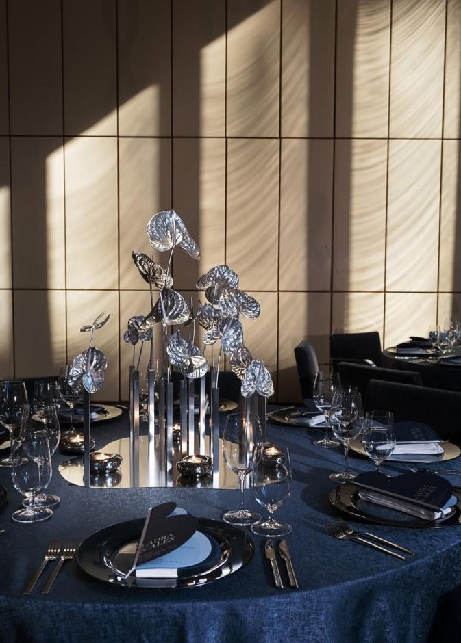 أدوات مائدة الضيوف من الكروم- الصورة من  Pinterest