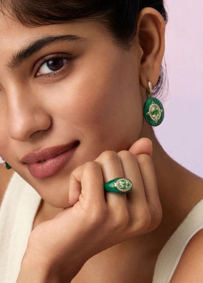 أقراط التورمالين الأخضر والمالاكيت من Boghossian