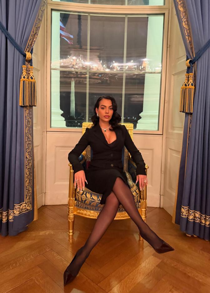 إطلالة جورجينا بالأسود والألماس البراق في عرض فيلم ميلانيا ترامب