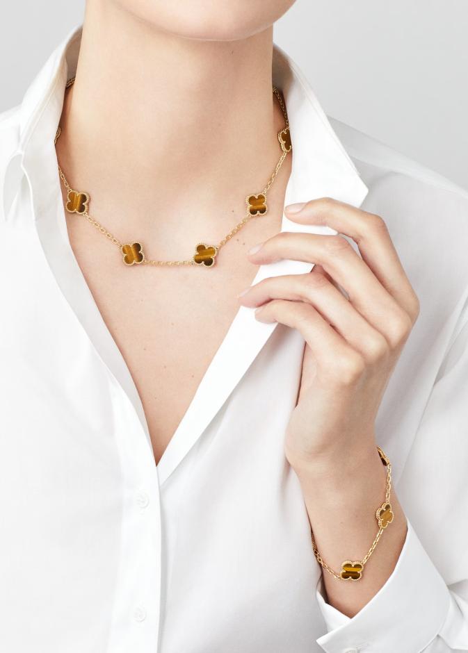 اجذبي طاقة المال مع مجوهرات الأحجار الكريمة المناسبة