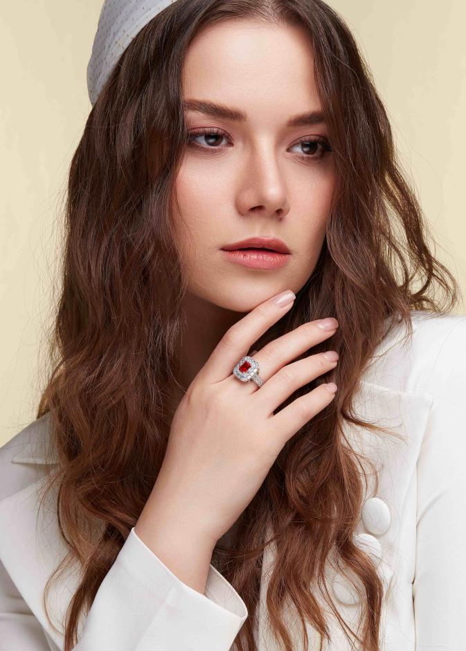 أخطاء لغة الجسد التي تسحب جاذبيتك 