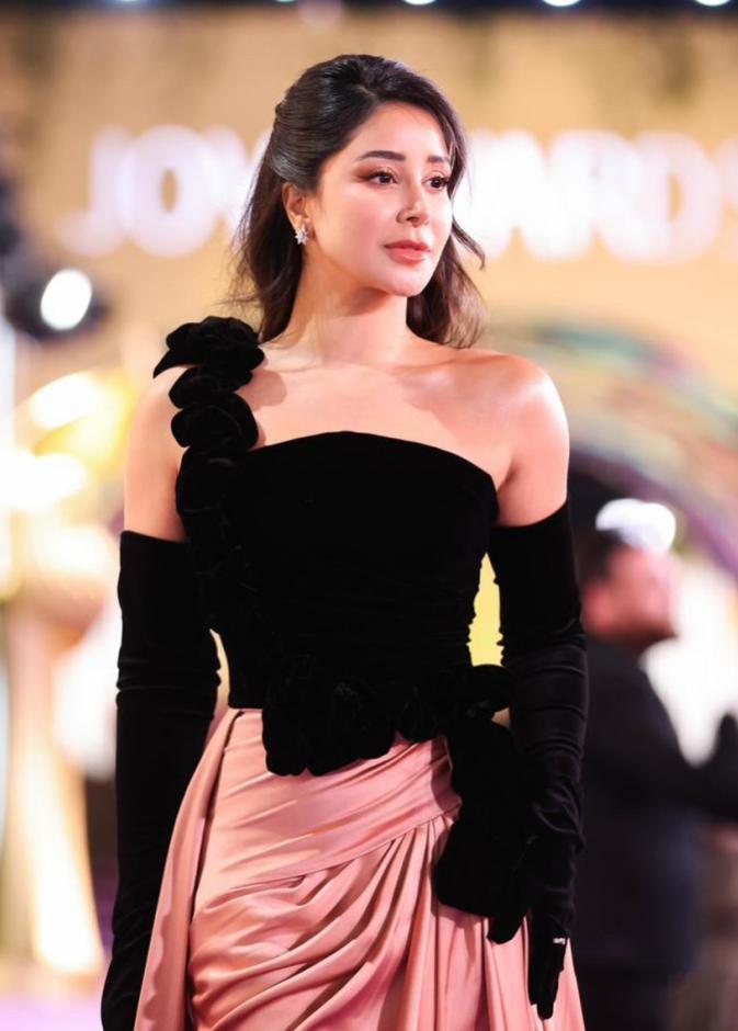 الجمال السعودي يتألق: إطلالات نجمات السعودية في Joy Awards 2026