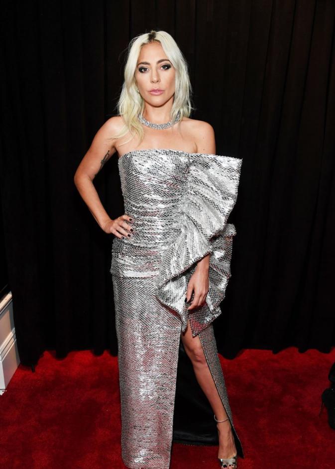 7 نجمات يتنافسن في الفئات المختلفة والإطلالات أيضًا.. القوا نظرة على أزيائهن في حفلات Grammy السابقة