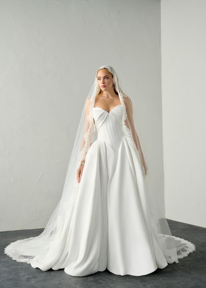 الخصر الباسك في مجموعة جاستين ألكساندر لخريف 2026