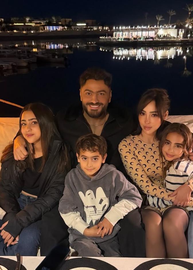 تامر حسني وبسمة بوسيل مع أطفالهما 2026